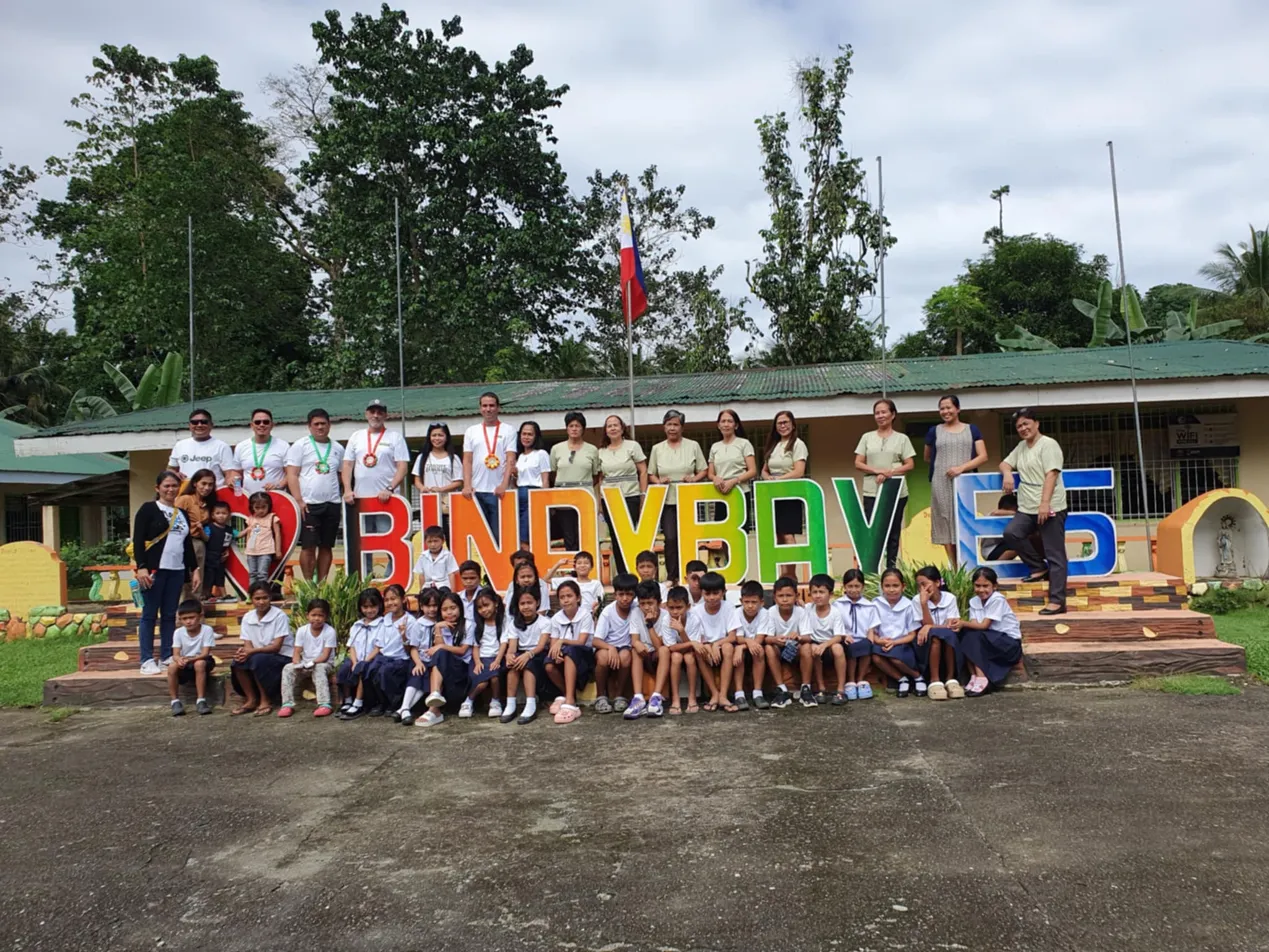 School group at Bindy Bay Elementary, Mindoro